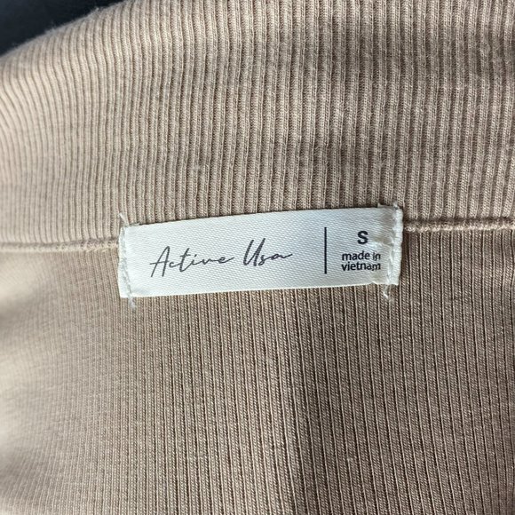 Active USA Brown Crop Top with Front Button Closure and Back Tie - Picture 4 of 5